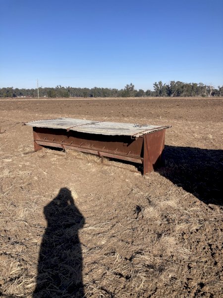 1 tonne sheep feeder
