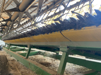 John Deere 930 F 30ft Flex Front on Trailer