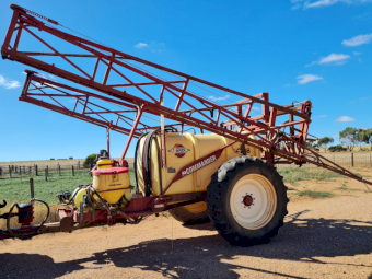 HARDI 4228 COMMANDER TRAILING