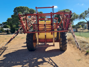 HARDI 4228 COMMANDER TRAILING