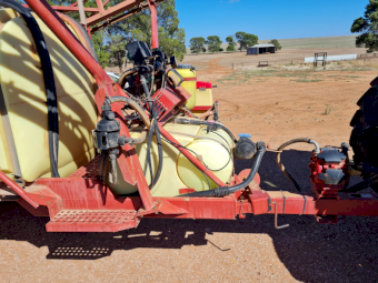 HARDI 4228 COMMANDER TRAILING