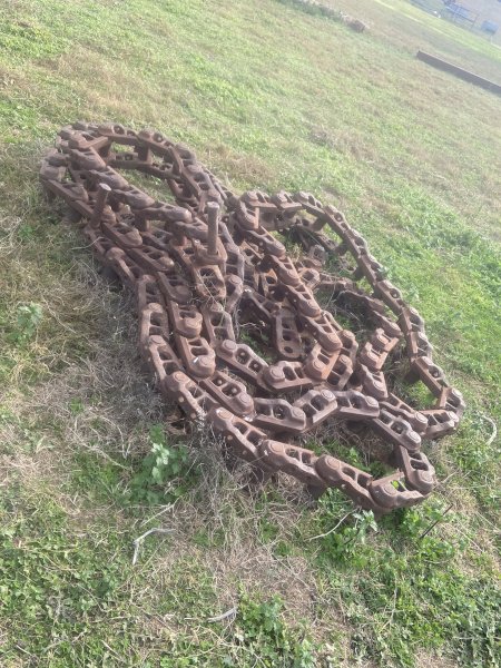 Excavator chain good for raking rocks