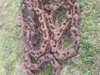 Excavator chain good for raking rocks