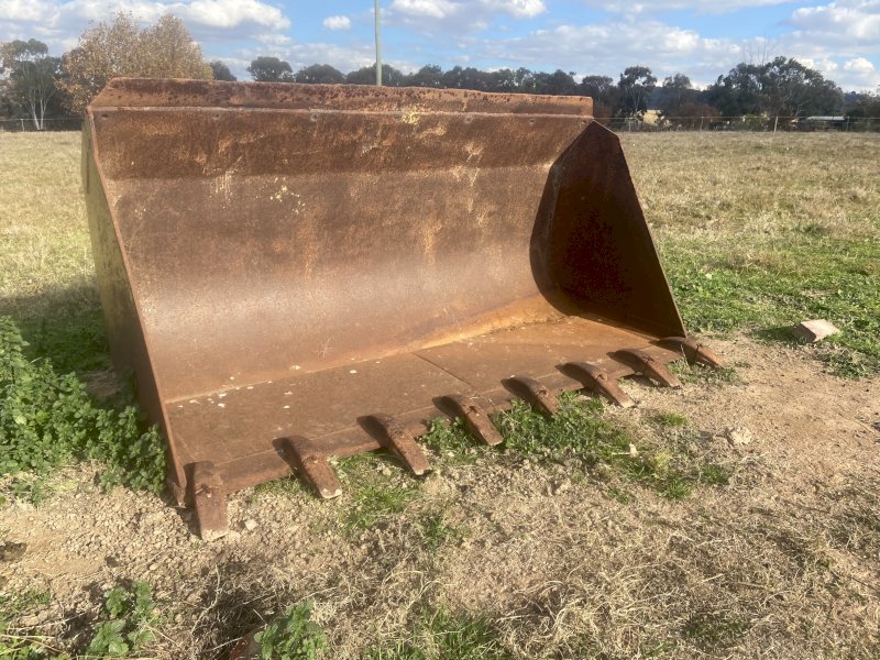 General purpose bucket