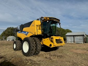 2022 New Holland CR9.90 Header with 2021 MacDon D145 Draper front and 2022 Pickup Front