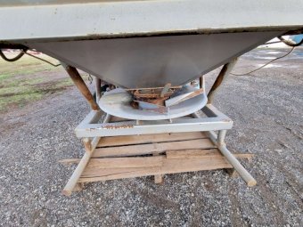 2011 Crump Acacia 2000 Spreader
