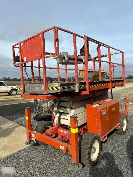 2011 Snorkel Scissor Lift | Farm Tender