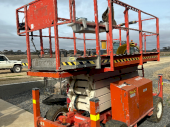 2011 Snorkel Scissor Lift