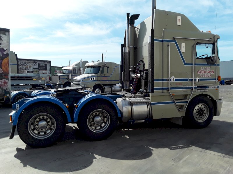 2005 Kenworth K104