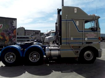 2005 Kenworth K104