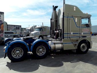 2005 Kenworth K104 | Farm Tender