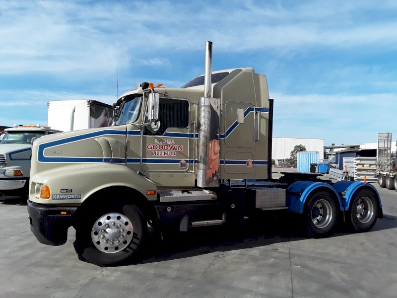 2003 Kenworth T404S | Farm Tender