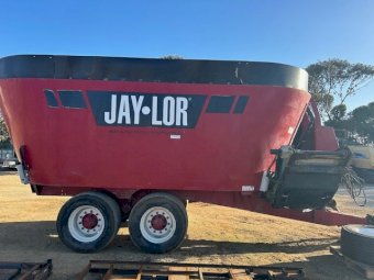 Under Auction - 2020 Jaylor 5850HD Feed Mixer 