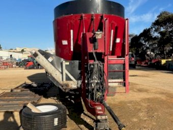 Under Auction - 2020 Jaylor 5850HD Feed Mixer 