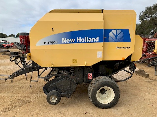 Under Auction - New Holland BR7060 