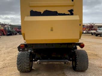 Under Auction - New Holland BR7060 