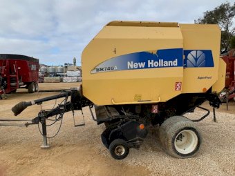 Under Auction - New Holland BR740A Round Baler 