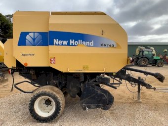 Under Auction - New Holland BR740A Round Baler 