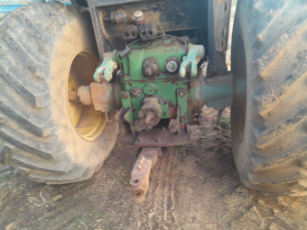 1984 Chamberlain 4090 Tractor