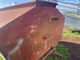 Under Auction - (A249) 2MT Cattle Feeder 