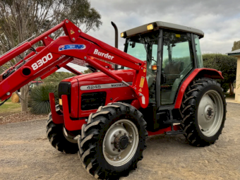2002 Massey Ferguson 4245 Tractor with Burder Loader