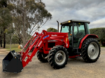 2002 Massey Ferguson 4245 Tractor with Burder Loader