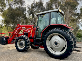2002 Massey Ferguson 4245 Tractor with Burder Loader