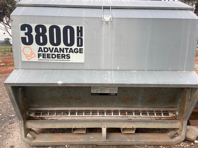 2 x Advantage Feeders