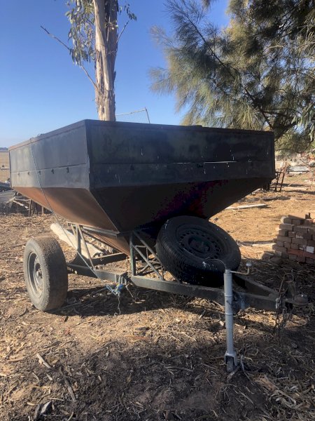 18 bag grain feed out trailer