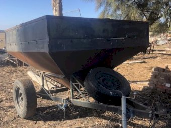 18 bag grain feed out trailer