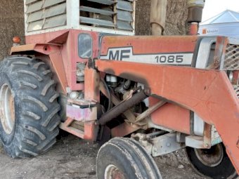 Massey Ferguson 1085 tractor