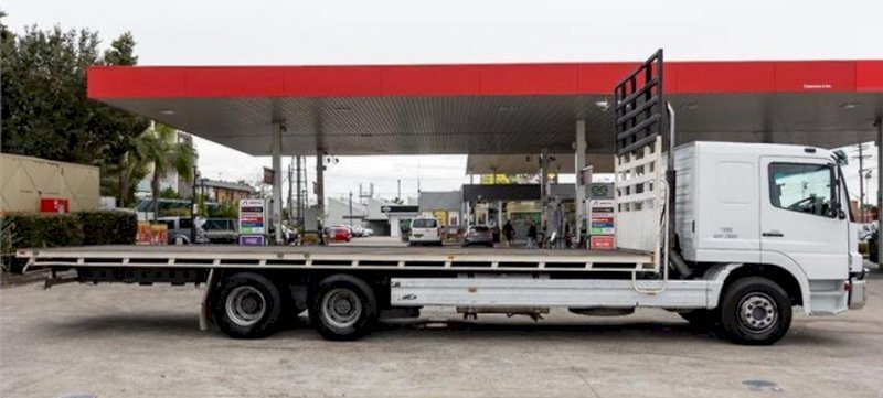 WANTED Tray Truck 24 to 28ft Long