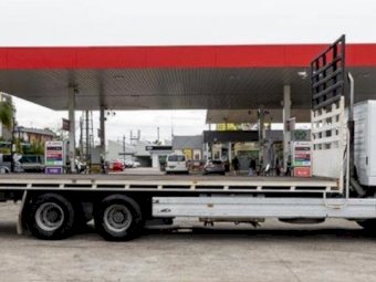 WANTED Tray Truck 24 to 28ft Long