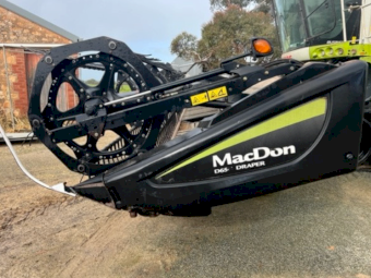 2016 CLAAS Lexion 750 TT & MacDon D65 front