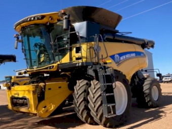 2016 NH CR9.90 Combine Harvester
