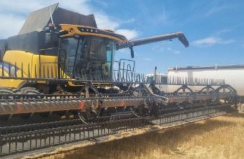 2016 NH CR8.90 Combine with 40' 840 CD FRONT