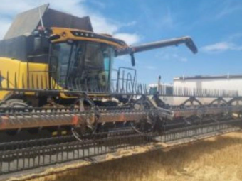 2016 NH CR8.90 Combine with 40' 840 CD FRONT