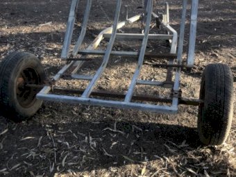 Round bale feed out trailer