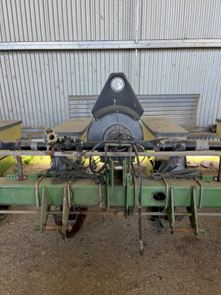 John Deere MAXEMERGE PLUS 6 ROW PLANTER