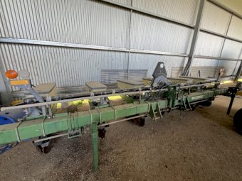 John Deere MAXEMERGE PLUS 6 ROW PLANTER