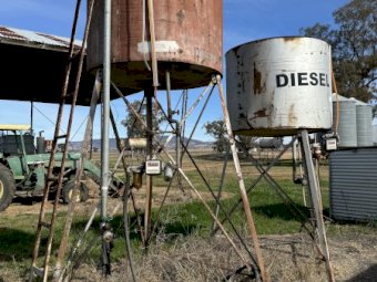2 overhead Fuel tanks