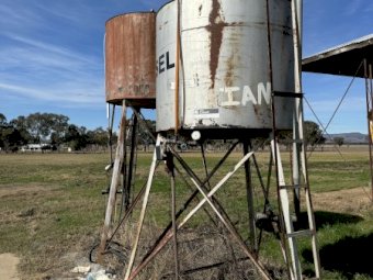 2 overhead Fuel tanks