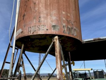 2 overhead Fuel tanks