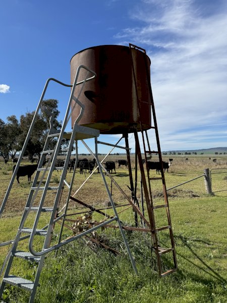 1x Overhead fuel Tank