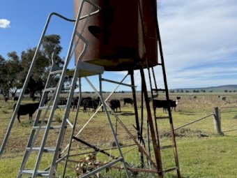 1x Overhead fuel Tank