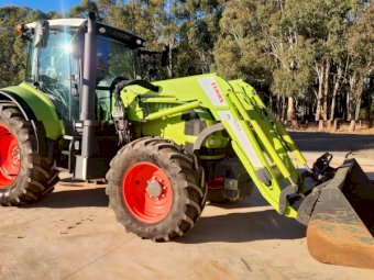 2015 Claas Arion 620C Tractor with FEL