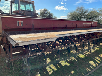 International 511 Combine