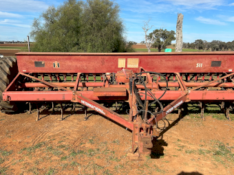International 511 Combine