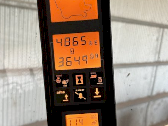 Case IH 2588 Header with MacDon 963 Front