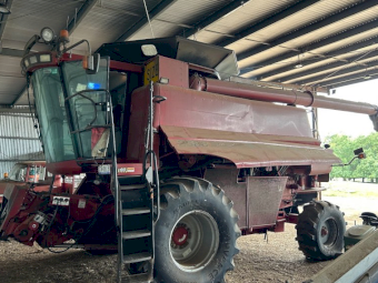 Case IH 2588 Header with MacDon 963 Front
